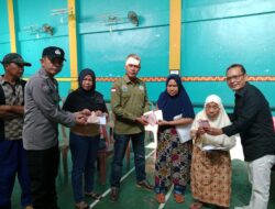 Polsek Kasui Monitoring Penyaluran BLT di Balai Kampung Jaya Tinggi