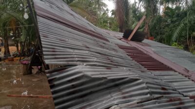 Angin Topan Terjang Cot Girek, Atap Rumah Jurnalis & Janda Tua Porak-poranda