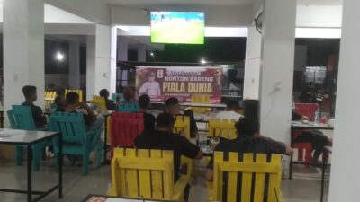 Lewat Nobar Piala Dunia, Polsek Nurussalam Pererat Ikatan Dengan Warga