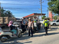 Personel Polres Aceh Tamiang laksanakan pengamanan di sejumlah SPBU.wujudkan pelayanan prima kepada masyarakat