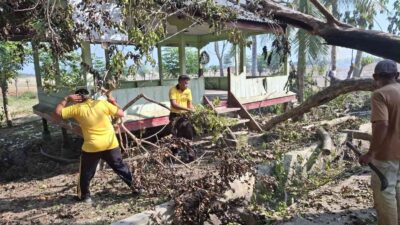 Pererat Silaturahmi, Polsek Nurussalam Ikut Bergotong Royong Bersama Warga Meunasah Hagu