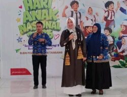 Peringatan Hari Anak,  Ketua TP PKK Aceh kunjungi Sekolah Luar Biasa (SLB) Negeri Pembina Aceh Tamiang dan serahkan bantuan berupa tas dan baju sekolah