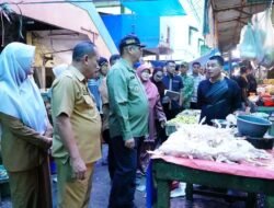 Sidak Pasar Kualasimpang, Bupati Aceh Tamiang Pastikan Stok dan Harga Pangan Stabil