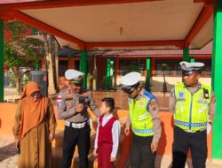 Jadi Inspektur Upacara, Personel Sat Lantas Polres Aceh Tamiang Berikan Edukasi Keselamatan Berkendara Sejak Usia Dini