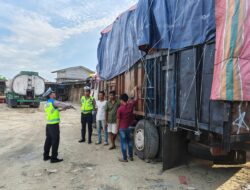 Satlantas Polres Aceh Tamiang Sosialisasikan Tertib Berlalu Lintas kepada Pengemudi Angkutan