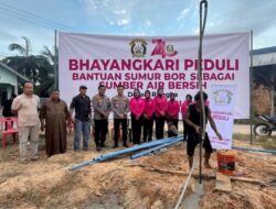 Kapolres Aceh Tamiang bersama ketua Bhayangkari cek pekerjaan 30 sumur bor bantu air bersih