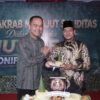 HUT KE-1 YONIF TP 853/BRB, WABUP ACEH TIMUR APRESIASI PRAJURIT BANTU WARGA SAAT BENCANA.