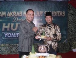 HUT KE-1 YONIF TP 853/BRB, WABUP ACEH TIMUR APRESIASI PRAJURIT BANTU WARGA SAAT BENCANA.