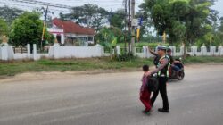 Sat Lantas Polres Aceh Tamiang Lakukan Pengaturan Arus Lalulintas Pastikan Zona Aman Sekolah Lancar Dan Tertib