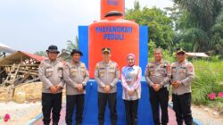 Kapolres Aceh Tamiang Bersama Ketua Bhayangkari Cek Sumur Bor Program Bhayangkari Peduli