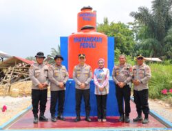 Kapolres Aceh Tamiang Bersama Ketua Bhayangkari Cek Sumur Bor Program Bhayangkari Peduli