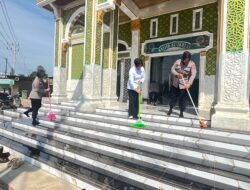 Sambut Hari Jadi Polwan ke-78, Polwan Polres Aceh Tamiang Gelar Bakti Religi Bersih-Bersih Rumah Ibadah
