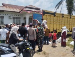 Polsek Tenggulun Monitoring dan Amankan Penyaluran Bantuan Beras CPP untuk Masyarakat