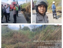 Sinergitas Polri, TNI Bersama Damkar Padamkan Kebakaran Lahan Dibelakang Gudang Alfamidi Jl Lando 1