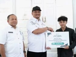 Salurkan ZIS, Bupati Aceh Tamiang Antarkan Mahasiswa ke Mancanegara dan Bedah Rumah Warga