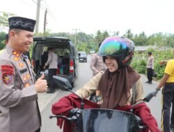Kapolres Pidie Jaya Turun Langsung ke Tengah Warga, Semangat Jumat Berkah Dibalut Aksi Berbagi