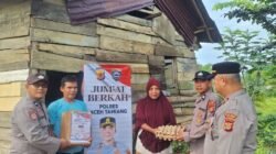 Jumat Berkah, Sat Binmas Polres Aceh Tamiang Salurkan Sembako untuk Warga Bukit Rata