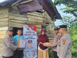 Jumat Berkah, Sat Binmas Polres Aceh Tamiang Salurkan Sembako untuk Warga Bukit Rata
