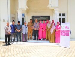 Dalam Rangka HKGB, Bhayangkari Berikan Bantuan Untuk Perbaikan Mushola di Desa Jamur Jelatang