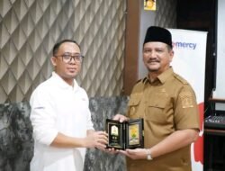 Bupati Armia Terima Bantuan Alkes dari Mercy Malasyia pada Penutupan Lokakarya Kesehatan Mental