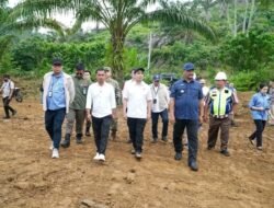 Bupati Aceh Tamiang Dampingi Deputi Kemenko Infrastruktur Tinjau Huntap, Huntara, dan Jembatan Perintis di Sekerak