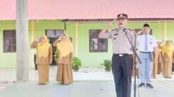 Hadir di Tengah Siswa, Kapolsek Julok Pimpin Upacara Bendera di SMA Negeri 1 Julok