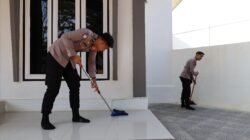 Sambut HUT ke-75 Humas Polri, Polres Aceh Tamiang Bersihkan Musholla Ar-Rahman, Perkuat Kedekatan dengan Masyarakat