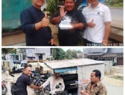 Jumat Berkah, Wartawan Peduli Berbagi Nasi Kotak kepada Tukang Becak di Sekitaran Karang Baru