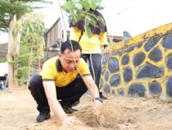 Kapolres Aceh Tamiang AKBP Robby Ansyari Pimpin Penanaman Pohon dan Aksi Bersih Mako, Perkuat Komitmen Green Policing
