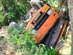 Kecelakaan Tunggal di Bukit Seumadam, Pengemudi Truk Fuso Selamat, Polsek Kejuruan Muda Turun ke TKP