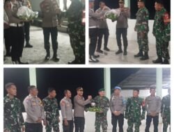 Wujud Nyata Sinergitas, Polsek Poso Pesisir Selatan Bawa Nasi Tumpeng ke Koramil 09/Poso Pesisir Di Momen HUT TNI ke-81
