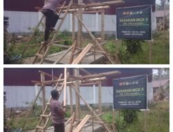 Panas Terik Tak Halangi Satgas TMMD Fokus Presisi Kerangka Atap MCK